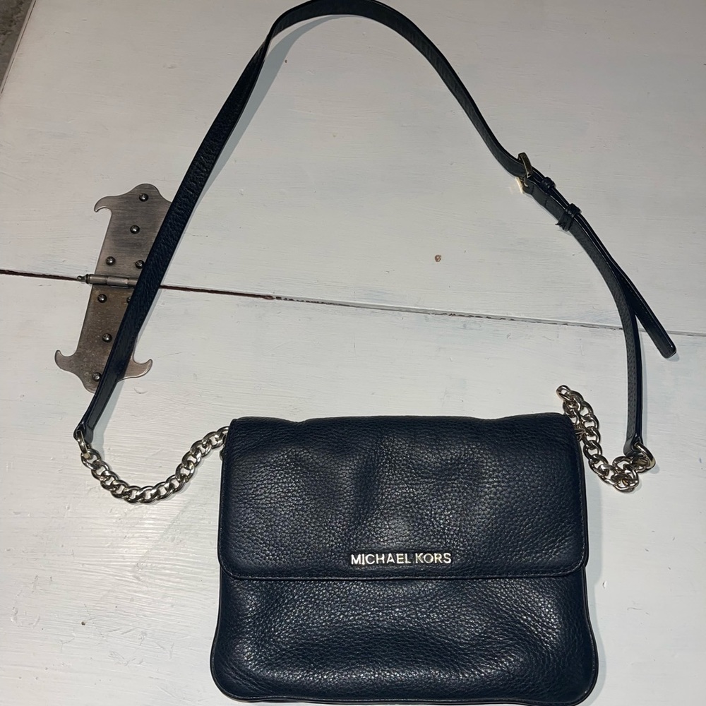 Micheal Kors crossbody purse black great condition